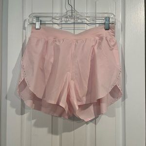 lululemon fast and free shorts- strawberry milkshake- size 6